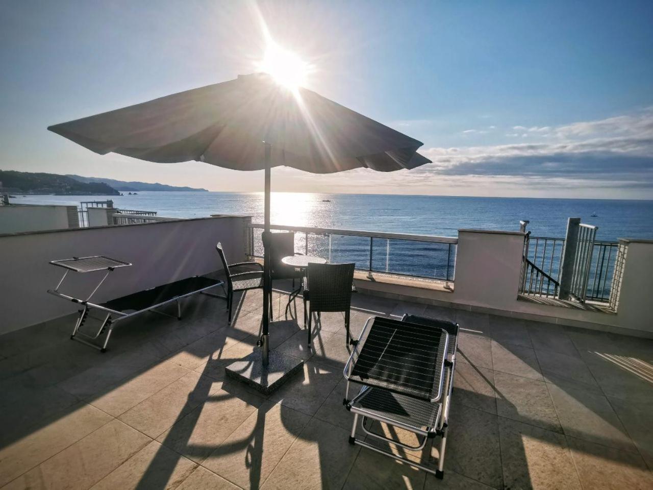 Seafront Apartment In Blanes Zewnętrze zdjęcie